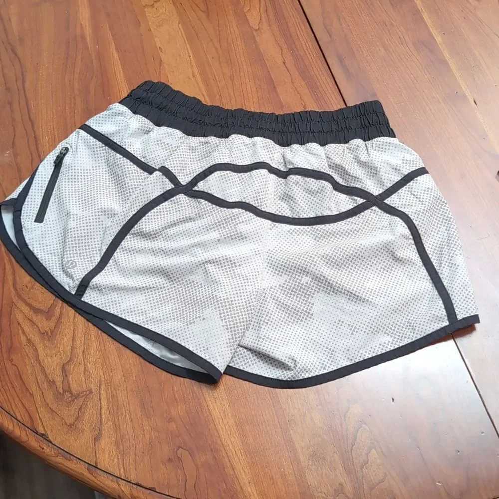 Lululemon Womens Tracker Short III 4 Way Stretch Running Workout Size 8